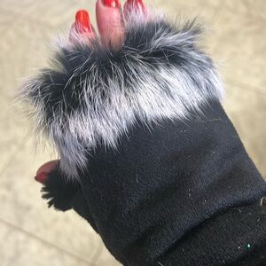 NWT Fur detailed & lined gloves for texting